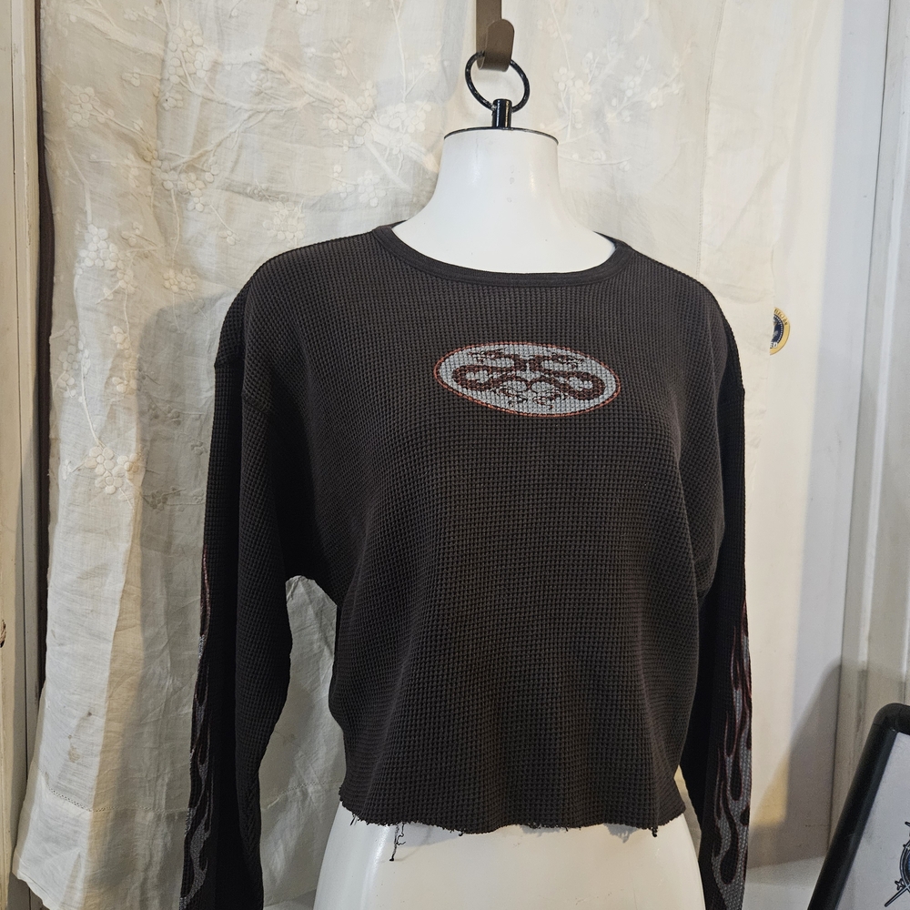 Stylish Black Cropped Sweatshirt with Graphic Design